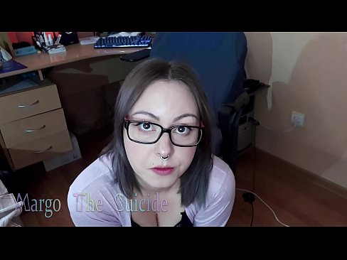 ❤️ Suíonn Cailín Sexy le Gloiní Dildo go domhain ar an gCeamara ❤️❌ Físeán porn linn